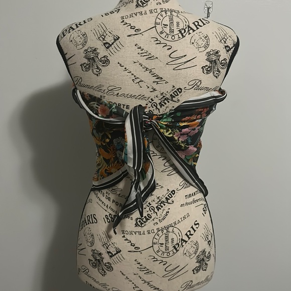 Vismaya Floral 100% Silk Scarf - Picture 8 of 9